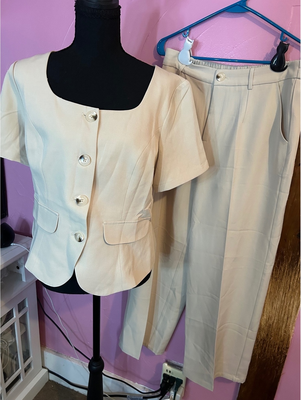 Women's Beige Two-Piece Suit Set with Short Sleeve Button-Up Jacket and Pants